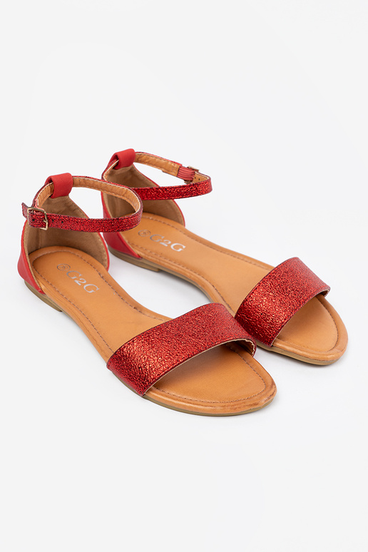 red flat sandals z zakrytą piętą