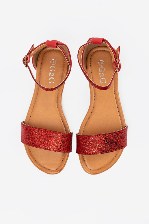 red flat sandals z zakrytą piętą