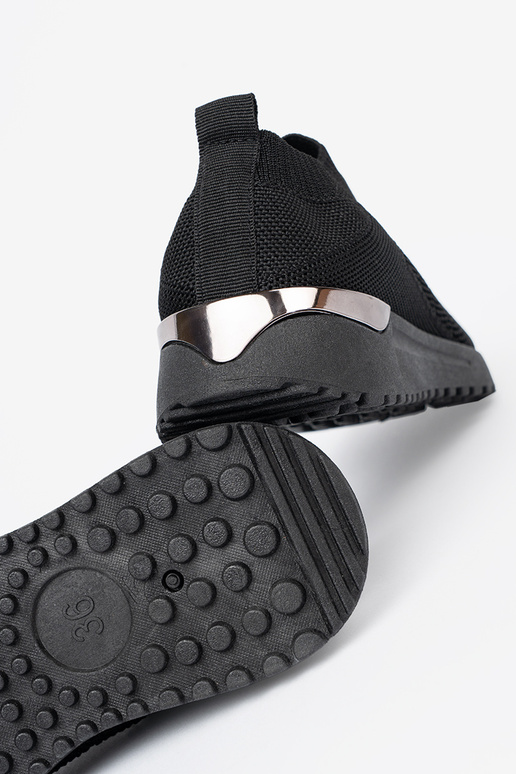 Czarne sportowe buty slip-on z siateczkową cholewką