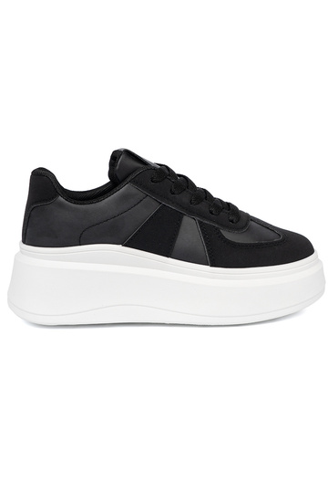 The classic model black Sneakers on a thick sole 2