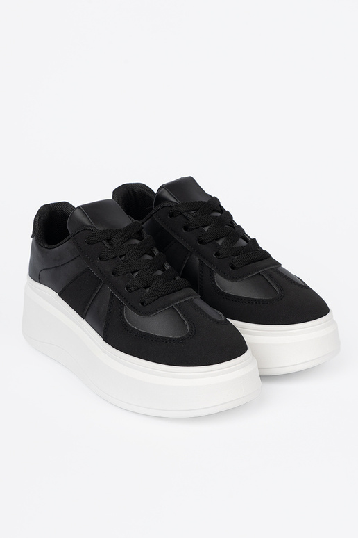 Klasyczne czarne sneakersy na grubej podeszwie Klasyczne czarne sneakersy na grubej podeszwie