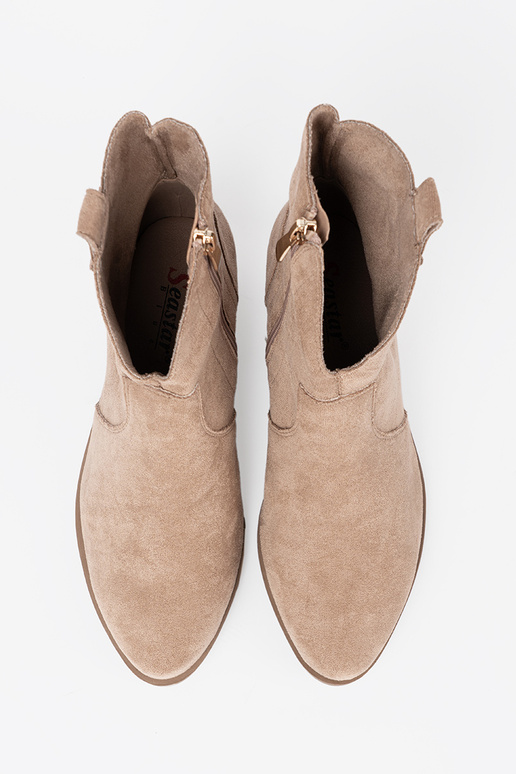 beige boots coInboy boots of suede