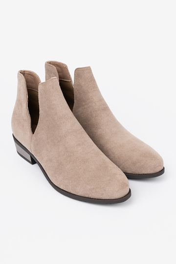 beige boots z Inycięciami