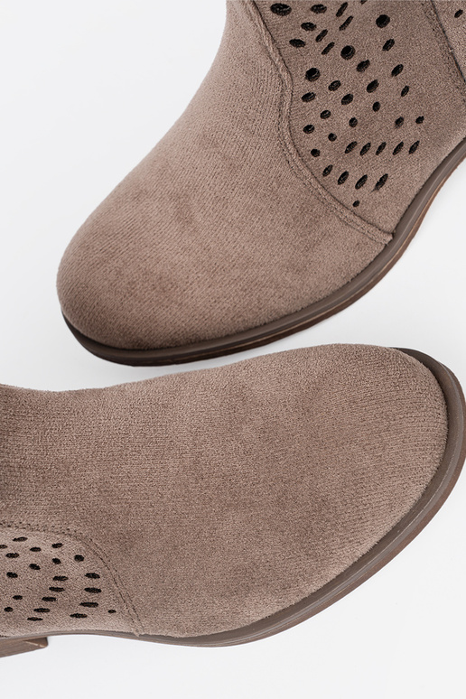 beige boots openInork In koInbojskim stylu