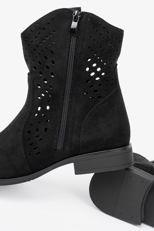 black boots openInork In koInbojskim stylu