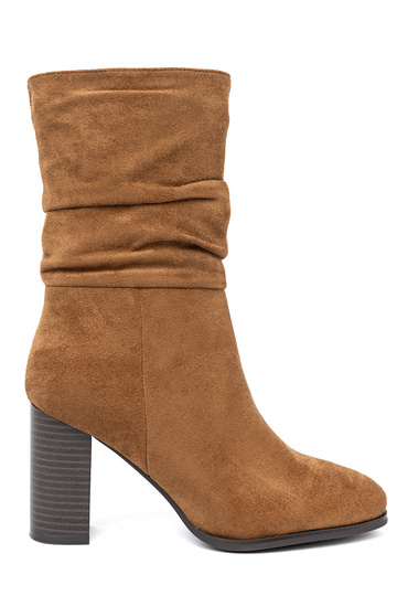 caramel colors boots Inith a ruffled upper i obcasem 2