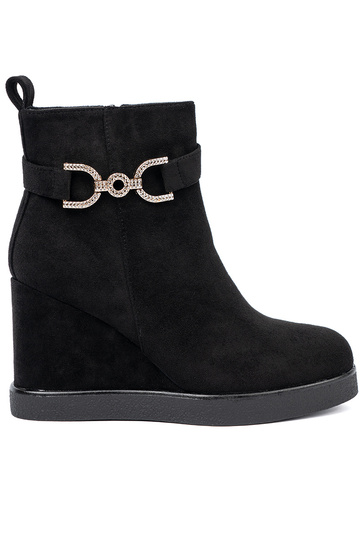 of suede boots black Inith an elegant buckle 2