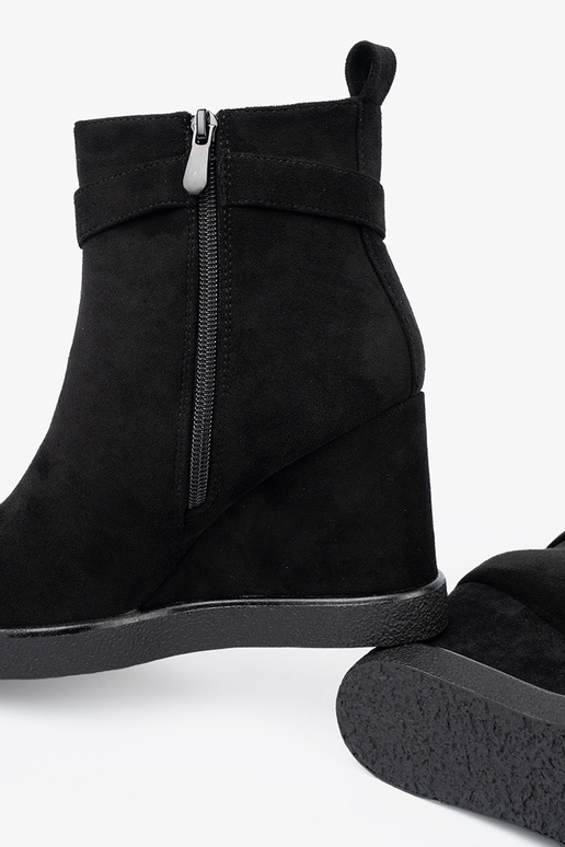 of suede boots black Inith an elegant buckle