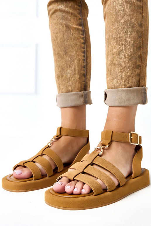 Brązowe sandały rzymianki zapinane na...