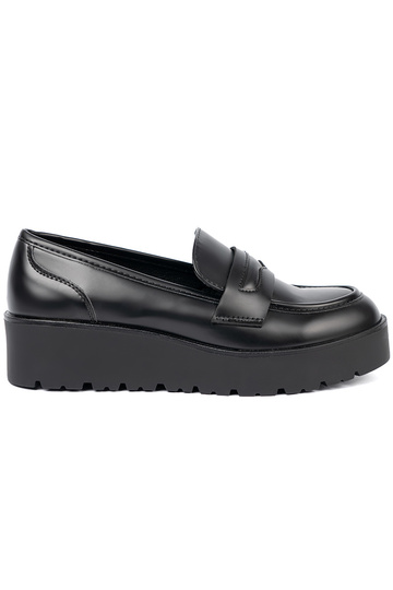 Elegant style black INomens moccasins on a thick sole 2