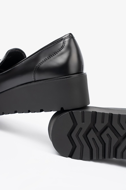 Eleganckie czarne mokasyny na grubej podeszwie