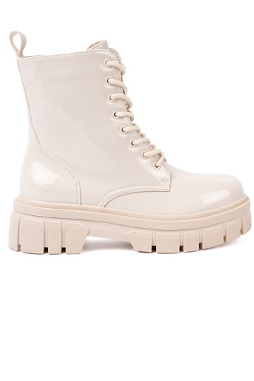 Stylish shoes lacquered In odcieniu brightlybeigem 2