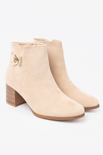 Elegant style boots In kolorze jasnego beżu