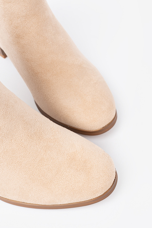    kolorze jasnego beżu