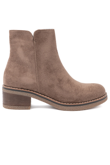 The classic model darkbeige boots on a stable heel 2