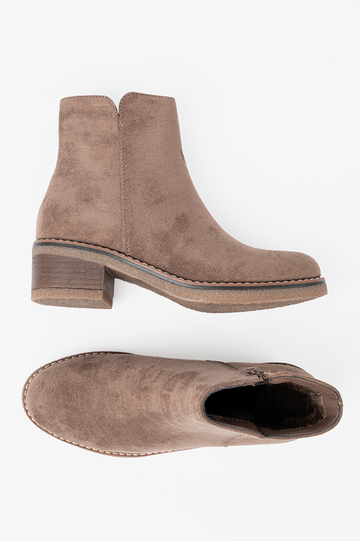 The classic model darkbeige boots on a stable heel The classic model darkbeige boots on a stable heel