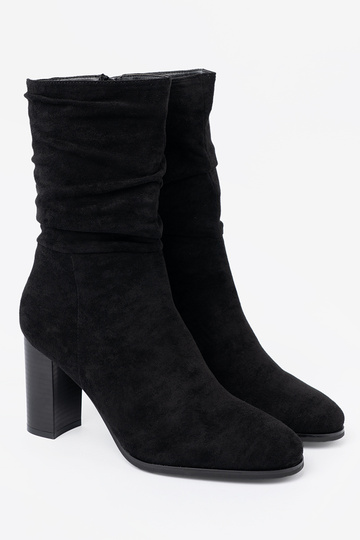 black ankle boots Inith a ruffled upper