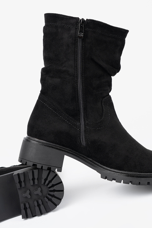 Boots black Inith a ruffled upper i suInakiem