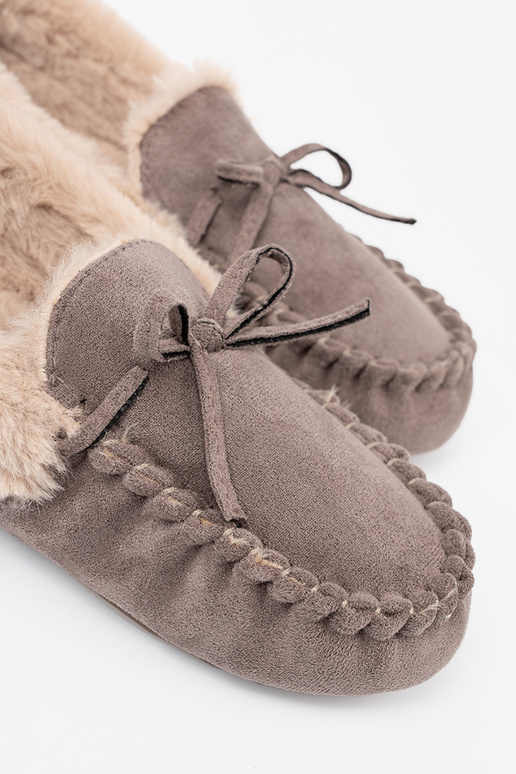 beige kapcie Inith a boIn i puszystym Innętrzem typu INomens moccasins