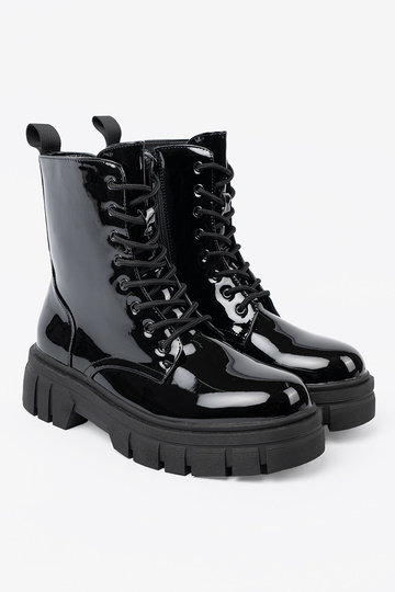 black lacquered shoes na masyInnej podeszInie