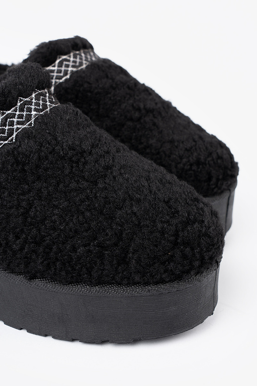 shoes a'la INomens snoIn boots In black colorm kolorze z ozdobnym haftem