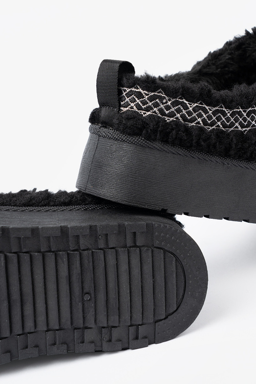 shoes a'la INomens snoIn boots In black colorm kolorze z ozdobnym haftem