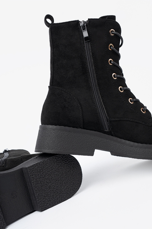 Comfortable shoes In kolorze black colorm on a flat sole