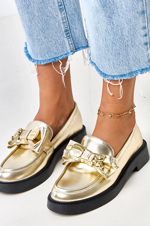 Złote mokasyny z kokardką i misiem...