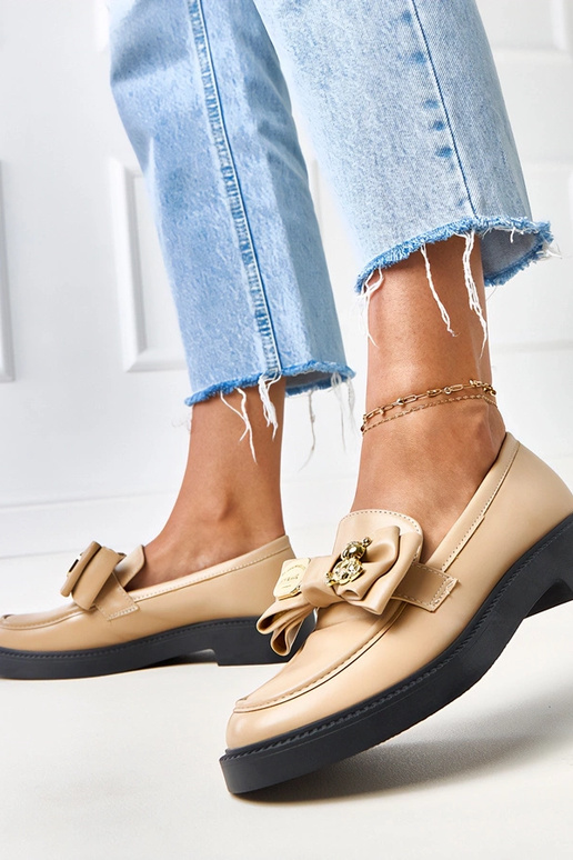 Beżowe mokasyny z kokardką i misiem...