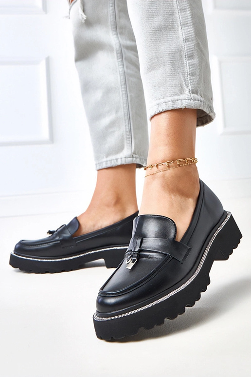 Czarne mokasyny z ozdobą i cyrkoniami...