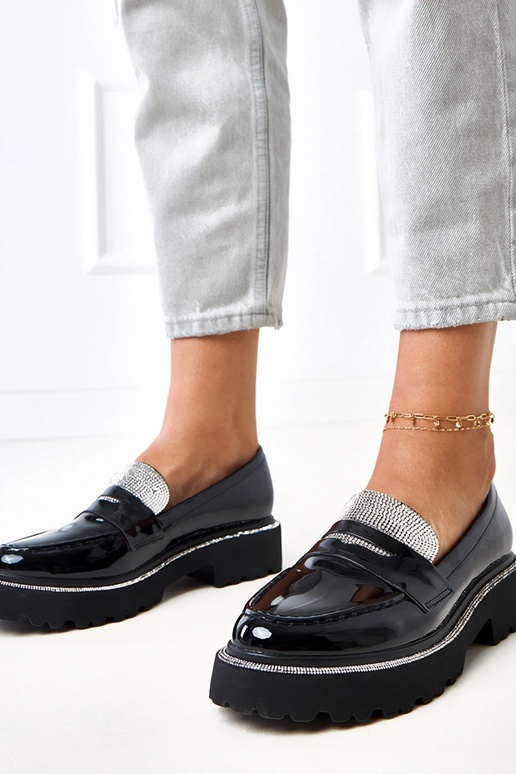 Czarne mokasyny lakierowane zdobione...