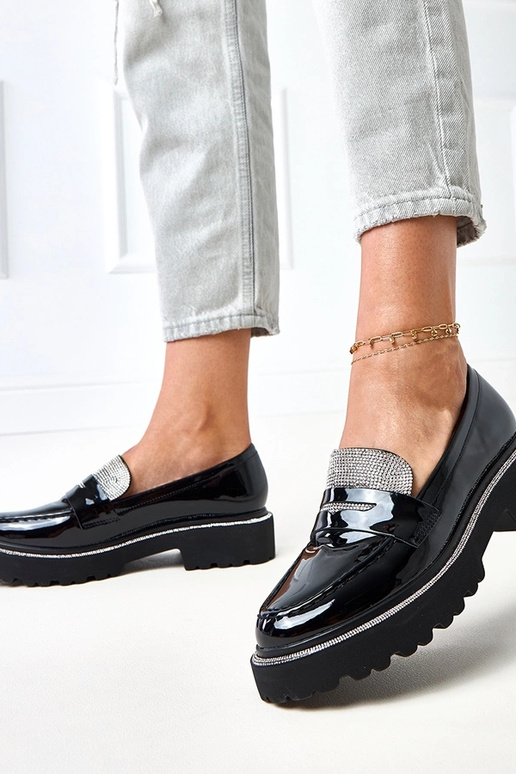 Czarne mokasyny lakierowane zdobione...