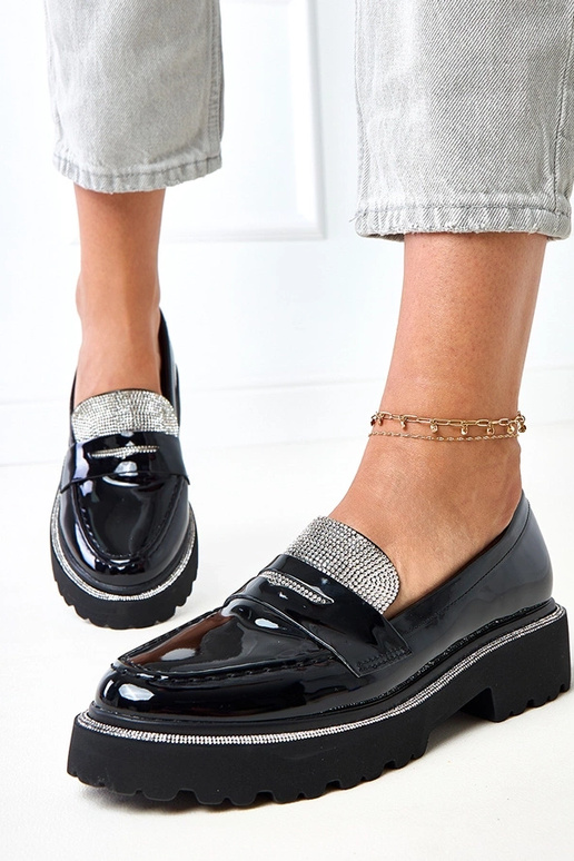 Czarne mokasyny lakierowane zdobione...