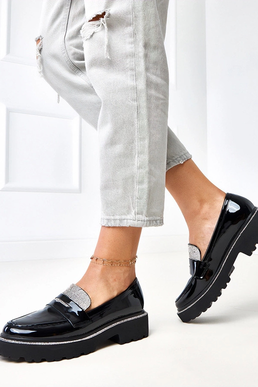 Czarne mokasyny lakierowane zdobione...