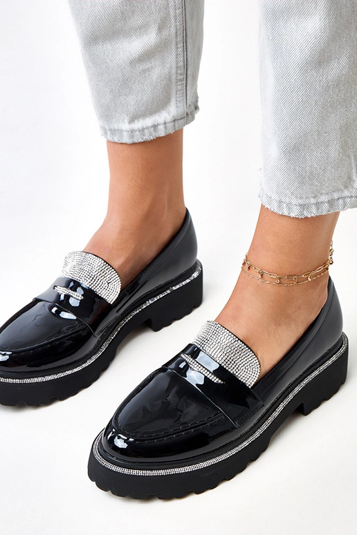 Czarne mokasyny lakierowane zdobione...