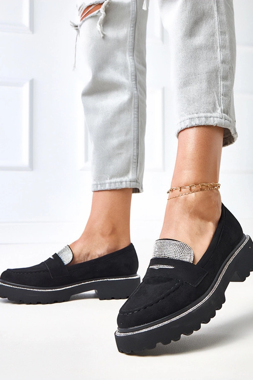 Czarne mokasyny ekozamszu zdobione...