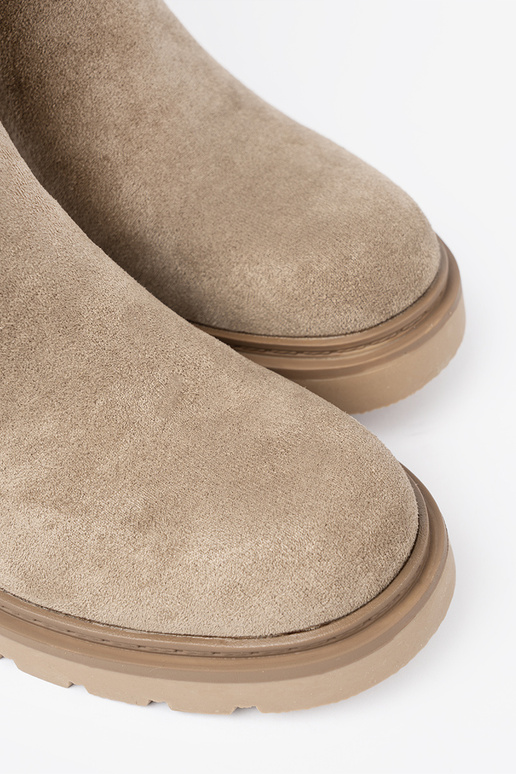 beige boots on a thick sole z choleInką by the ankle