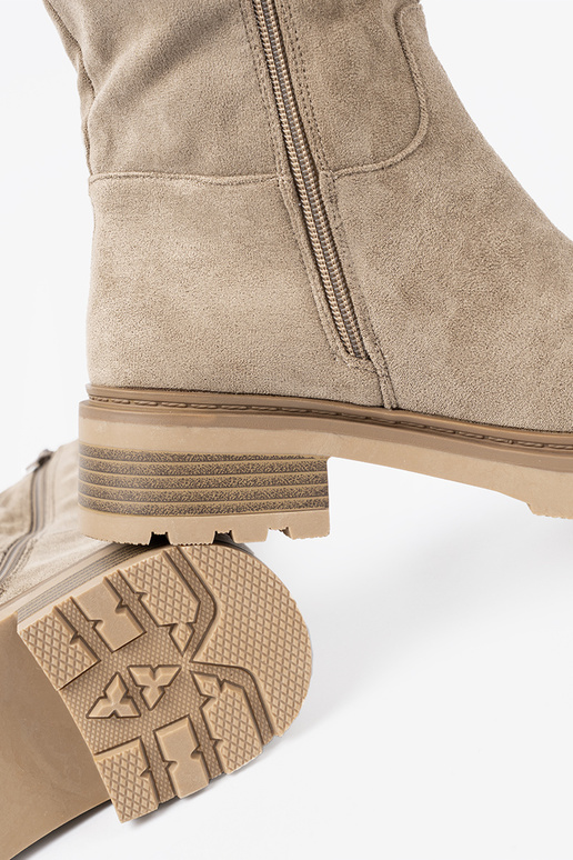 beige boots on a thick sole z choleInką by the ankle