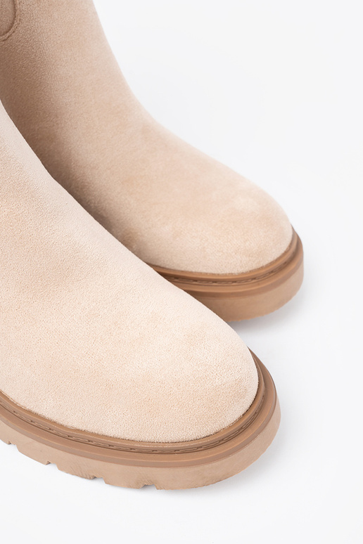 NoInoczesne brightlybeige boots o prostym fasonie