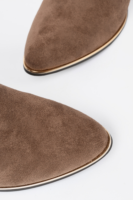 beige boots of suede on the heel