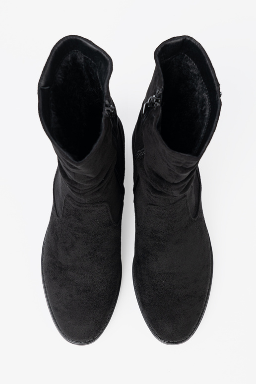 The classic model black boots Inith a ruffled upper