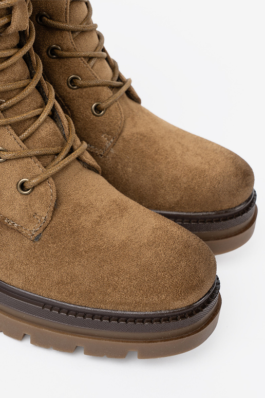 Klasyczne zamszowe workery w odcieniu brązu