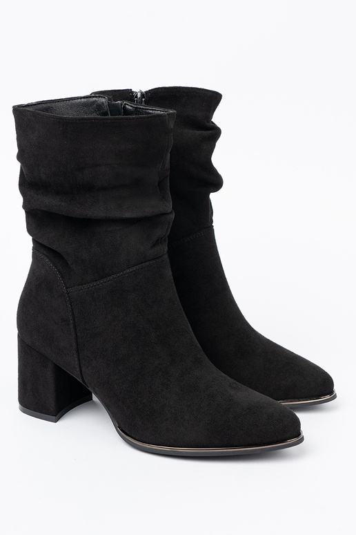 Boots of suede black z eleganckim marszczeniem