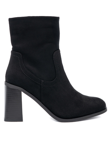 black boots on highheels o klasycznym kroju 2