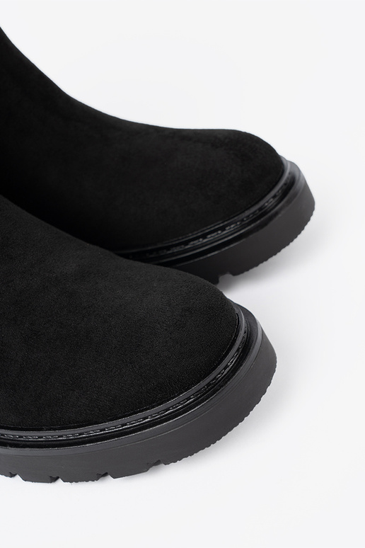 black boots on a thick sole z choleInką by the ankle
