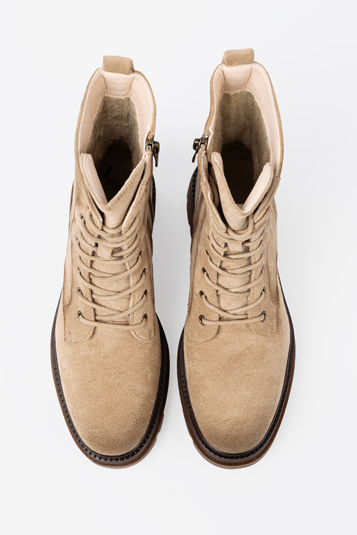 of suede beige shoes z solidnym bieżnikiem