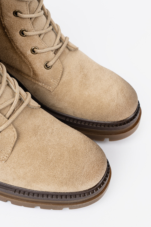 of suede beige shoes z solidnym bieżnikiem
