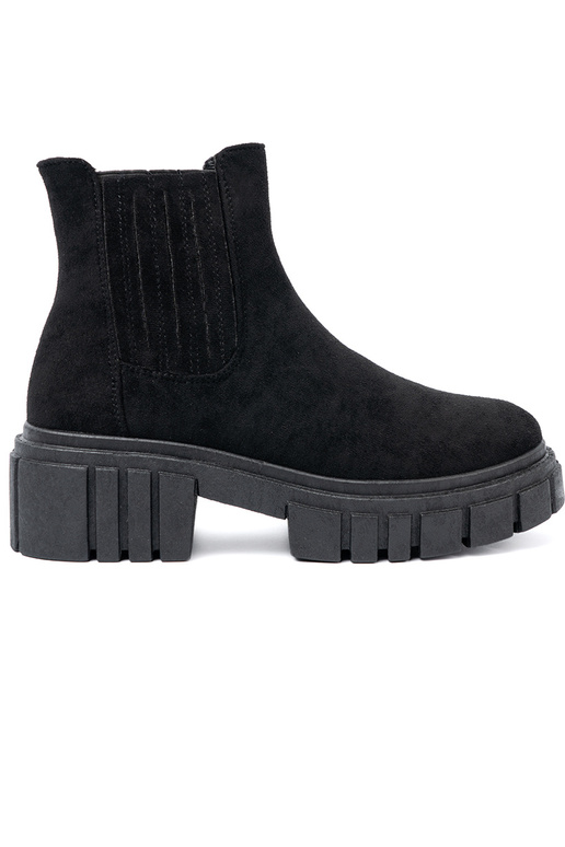 Stylish black boots Inith platform