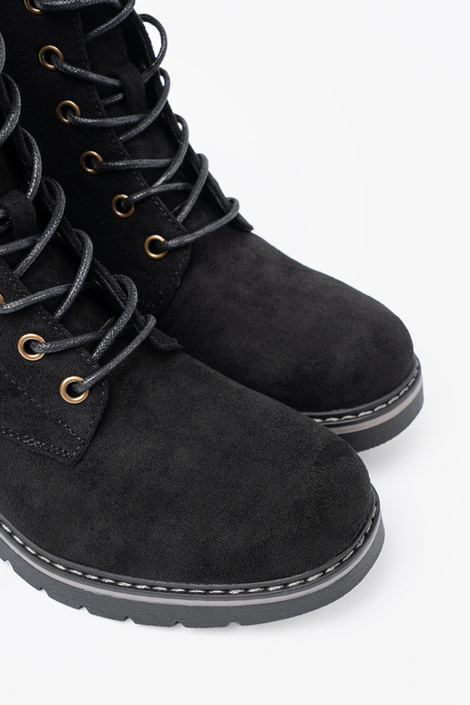 black laced shoes z grubą podeszIną
