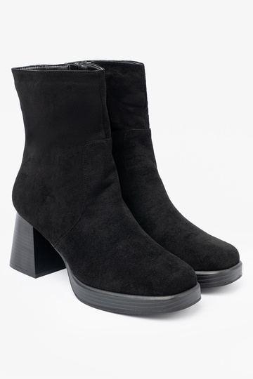 Eleganckie czarne botki na stabilnym słupku